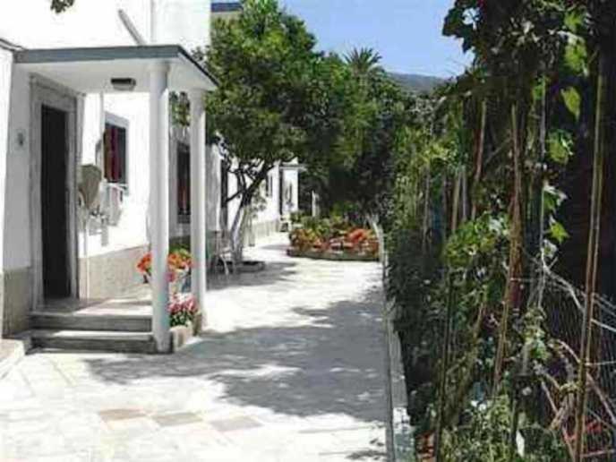 Harrys Bar & Aparthotel Acharavi (Corfu)